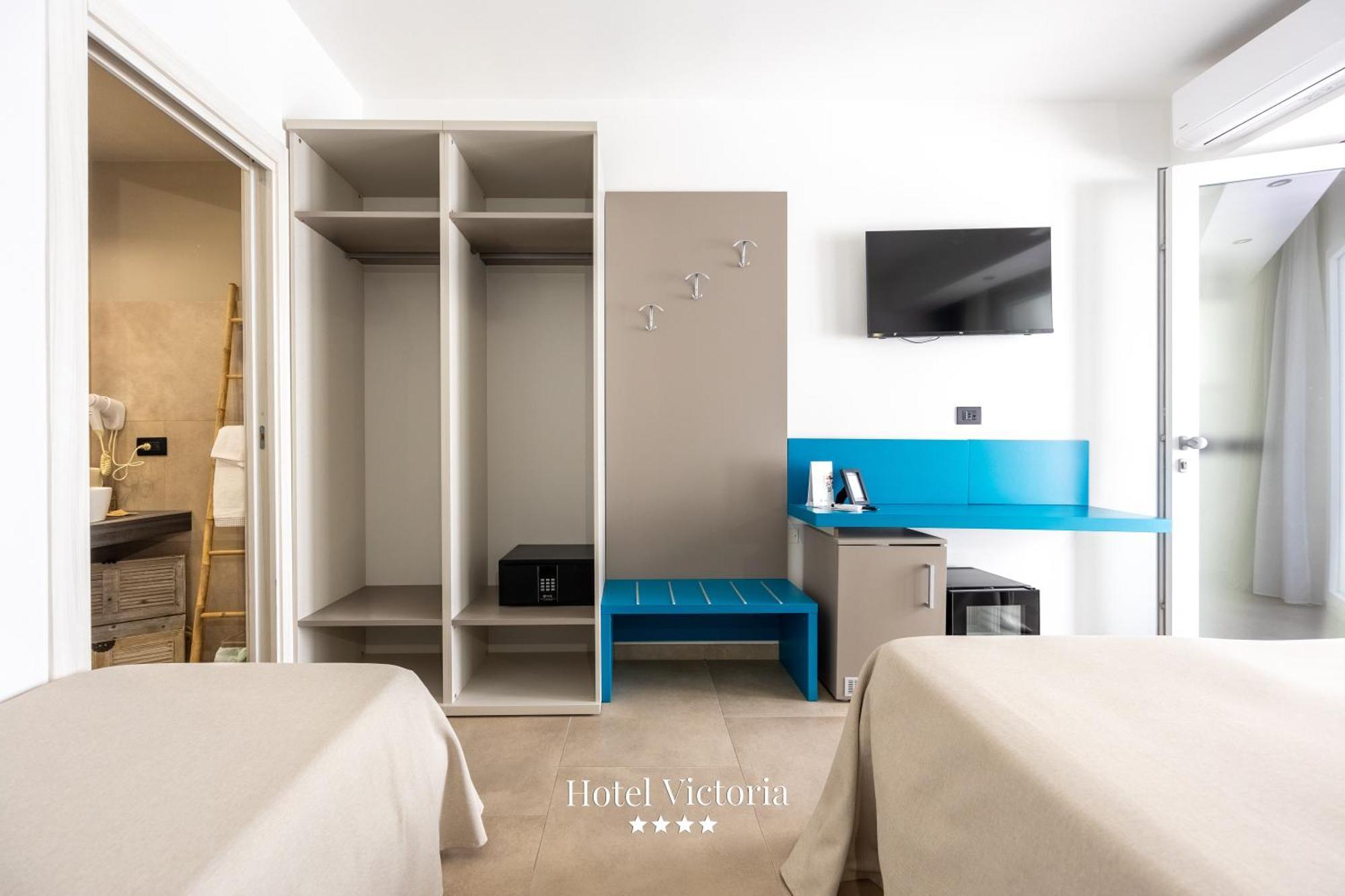 Victoria Hotel 4*